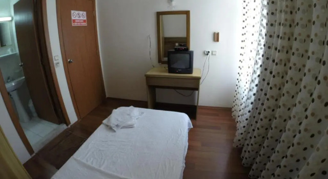 Одноместный номер Economy с балконом Hotel Berlin