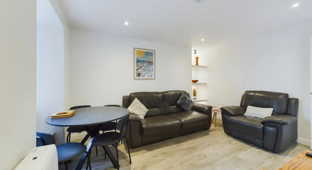 Brand New Town Centre Apartment, Buchen Sie Ferienwohnung Lerwick 