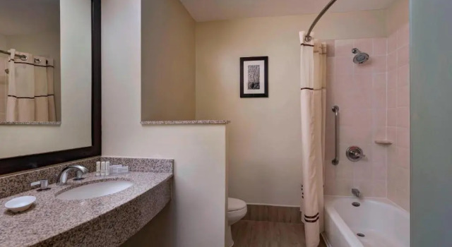 Номер Standard Courtyard by Marriott San Salvador