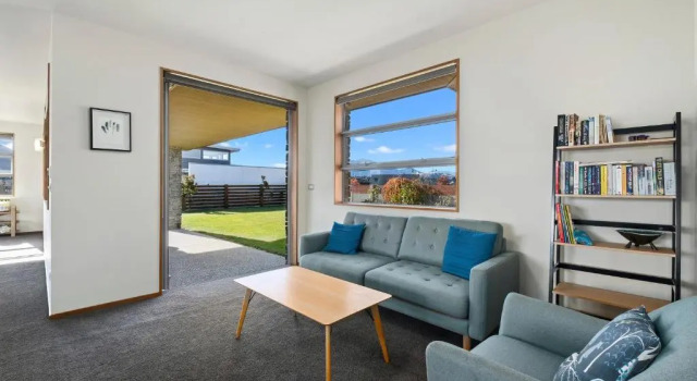 Infinity Views - Modern Wanaka Holiday Home