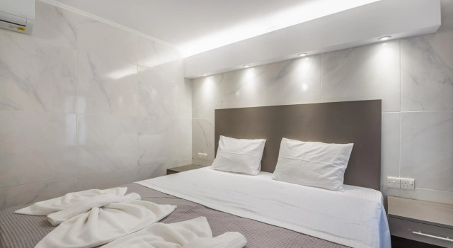 Gevoni Deluxe Suites, Забронировать Отель Отели Айия-Напа с парковкой, рядом с Набережная Айя-Напа, Парковка