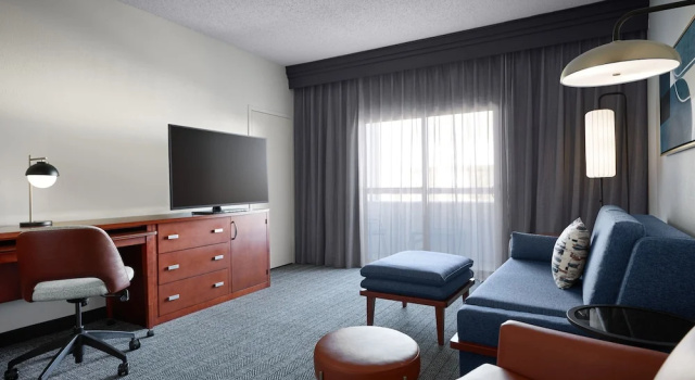 Четырёхместный люкс Courtyard Kansas City Overland Park/Metcalf, South of College Boulevard