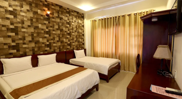 Трёхместный номер Standard с балконом Nhat Minh Hotel
