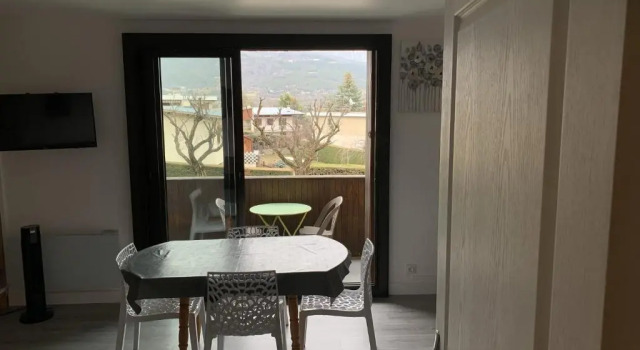 Апартаменты Appartement agréable à deux pas du plan d'eau