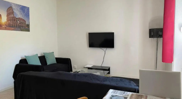 APPARTEMENT AU CENTRE VILLE de ROANNE 50 m², Book Lejlighed Hoteller i Roanne med parkering, Parkering