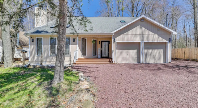 Коттедж Spacious Retreat 7 Mi to Tobyhanna State Park!