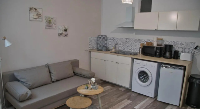 Centre ville deux pièces de charme 35 m²., Забронировать Отель Отели Бургундия-Франш-Конте с парковкой, Парковка