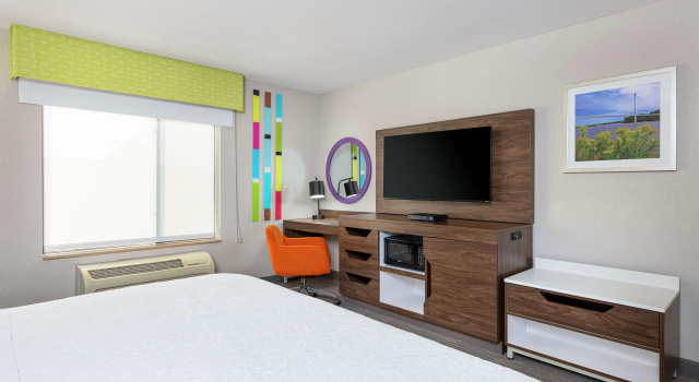 Newly Renovated Hampton Inn Omaha West Lakeside, Забронировать Отель Омаха штат Небраска