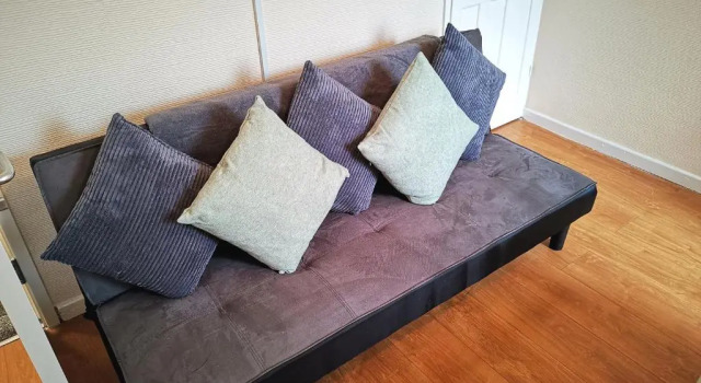 J BOOK NOW, Spacious 5 Bed Sleeps 9 Long Stays Workers & Families by Your Night Inn Group, Забронировать Отель Вулвергемптон Уэст-Мидлендс, рядом с Wolverhampton Crown Court