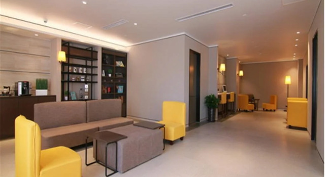 Home Inn Plus (Xiaobailou Metro Station, Nanjing Road, Fifth Avenue, Tianjin)