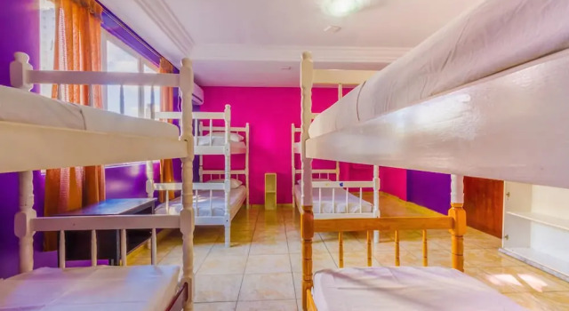 Katharina House Hostel, Забронировать Хостел Хостелы Фос-ду-Игуасу, рядом с Bosque Guarani Zoo, Хостел
