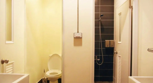 Кровать в общем номере (женский номер) Knock Knock Hostel