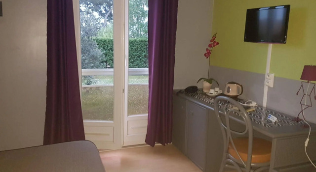 Le Mas De L'olivier, Book Hotel Hoteller i Rhône-Alps med parkering, Parkering