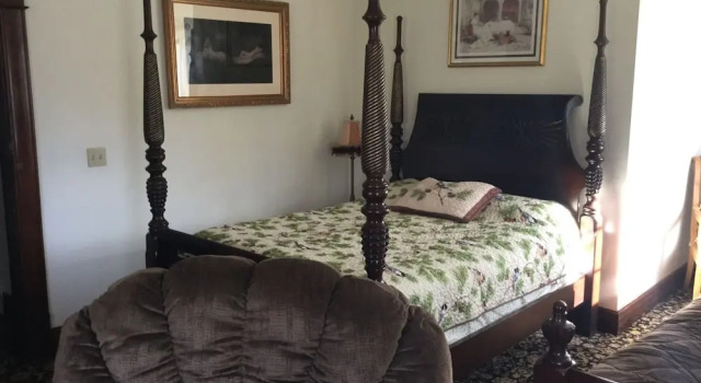 Номер Premier с балконом Spurs n Lace Bed & Breakfast Inn