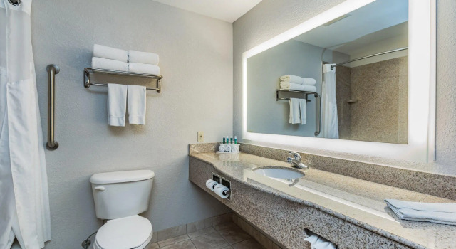 Четырёхместный номер Standard Holiday Inn Express & Suites - South Bend - Notre Dame Univ