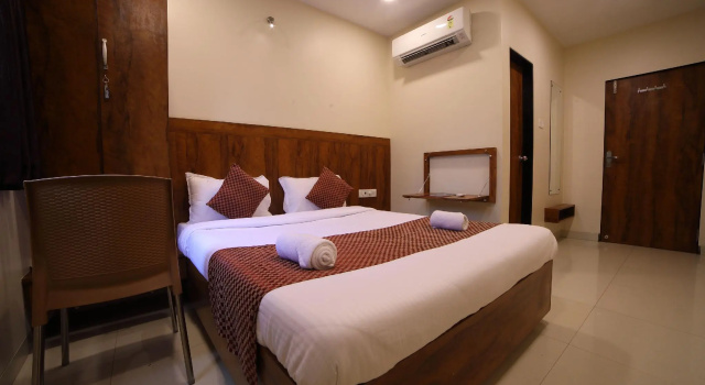 OYO 8757 Prakash Inn, Забронировать Отель Отели штата Махараштры 3 звезды, 3*