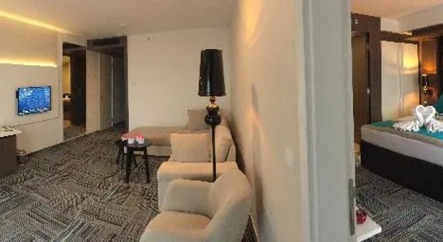 Номер Standard с балконом Hotel Hills Sarajevo Congress & Thermal Spa Resort