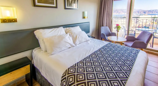 Двухместный номер Comfort с балконом и с видом на бассейн Comfort Hotel and Spa