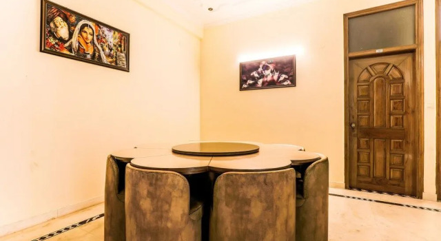 FabHotel Silver Inn, Забронировать Отель Нойда штат Уттар-Прадеш