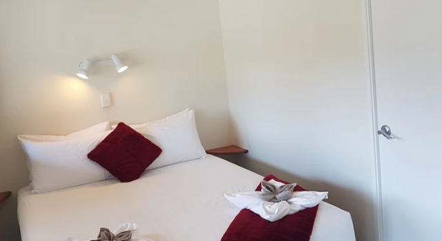 Люкс Standard Waitomo TOP 10 Holiday Park
