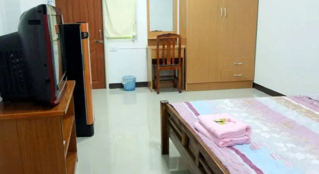 Green Place Apartment, Varaa Huoneisto Hotellit North-Eastern Thailand pysäköinnillä, Pysäköinti