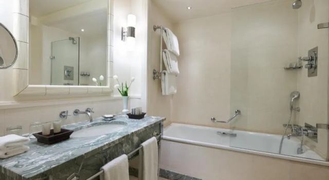 Двухместный номер Superior Deluxe Hotel Amigo, a Rocco Forte Hotel