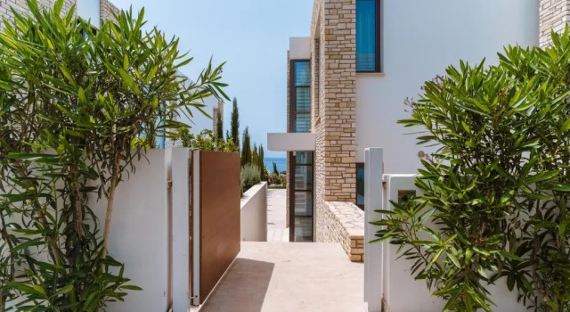 Вилла с видом на море Cap St Georges Villas
