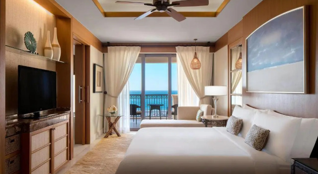 Двухместный гостевой номер Premium с балконом и с видом на море The St. Regis Saadiyat Island Resort, Abu Dhabi
