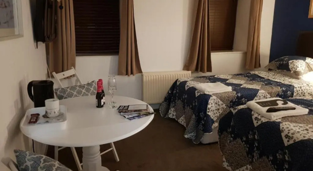 Люкс Bed And Blueberry Two Bed Suite for 2,3, 4 people OWN FACILITIES