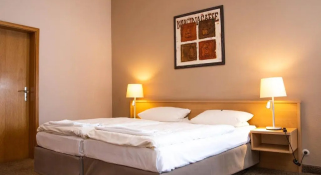 Четырёхместный номер Standard Bundts Hotel & Gartenrestaurant