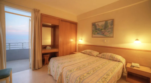Номер Standard с балконом и с видом на море Ambassador Hotel