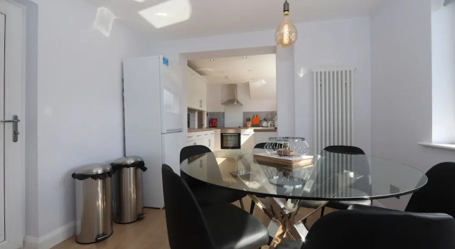 Коттедж Premium Dunfermline - Luxury 3 bedroom 2 bathroom detached house with garden