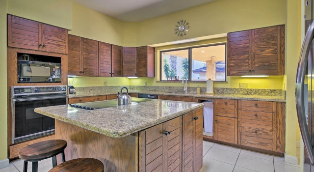 Коттедж Pool & Game Room: Waterfront Harlingen Home