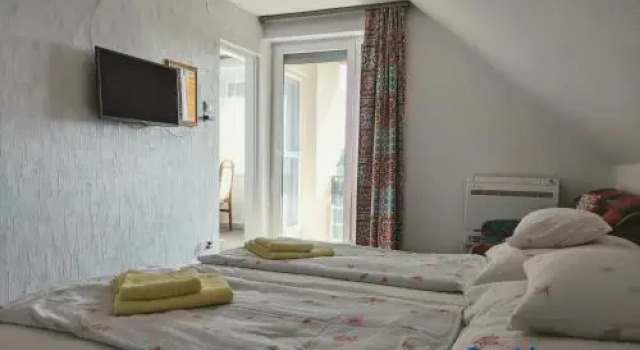 Angela Vendeghaz, Book Hotel Hoteller i Western Transdanubia med parkering, Parkering