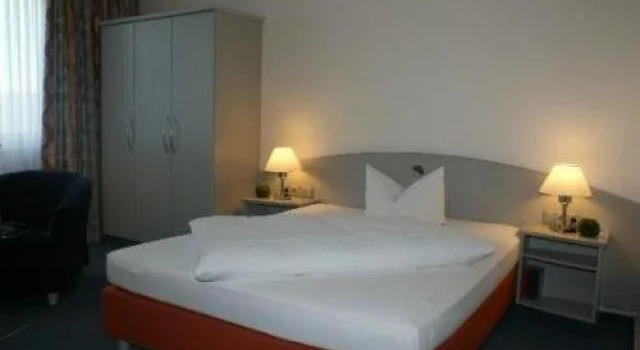 Hotel Townhouse, Prenota Hotel Dahlewitz Brandeburgo