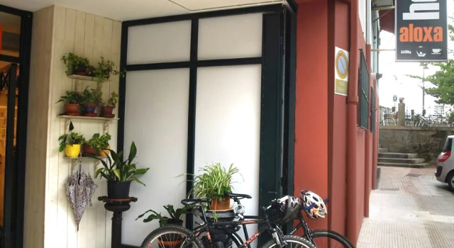 ALBERGUE ALOXA HOSTEL, Забронировать Хостел Хостелы Понтеведра, рядом с Музей провинции Понтеведра, Хостел
