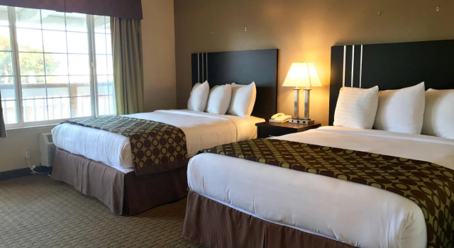 Четырёхместный номер Standard Avalon Inn Downtown Morro Bay