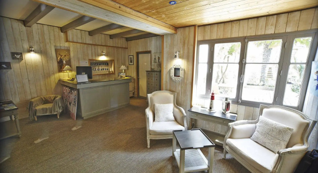 Hôtel Le Vieux Gréement, Забронировать Отель Ла-Куард-сюр-Мер Иль-де-Ре, рядом с Carrousel Park