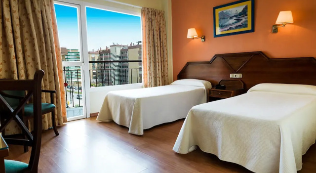 Двухместный номер Standard с балконом Hotel Monarque Cendrillón