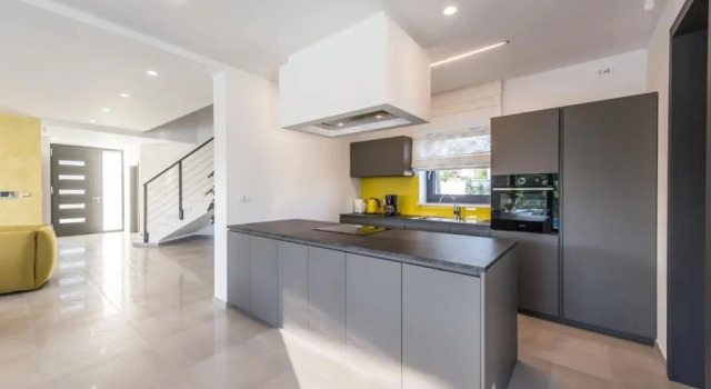 Вилла Deluxe Contemporary Villa Nada with Pool and Sauna