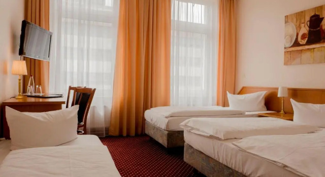 Четырёхместный номер Standard Hotel Lumen am Hauptbahnhof