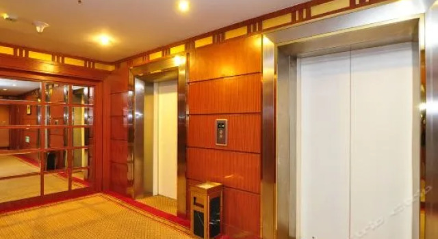 Longma Hotel, Rezerwuj Hotel Hotele w Yuxi z basenem, Basen