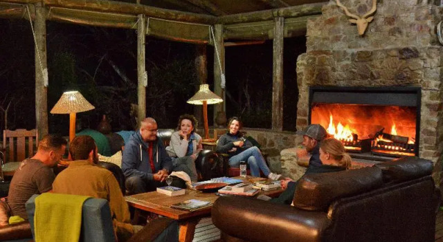 Тент с балконом и с видом на реку Sibuya Game Reserve and Lodge