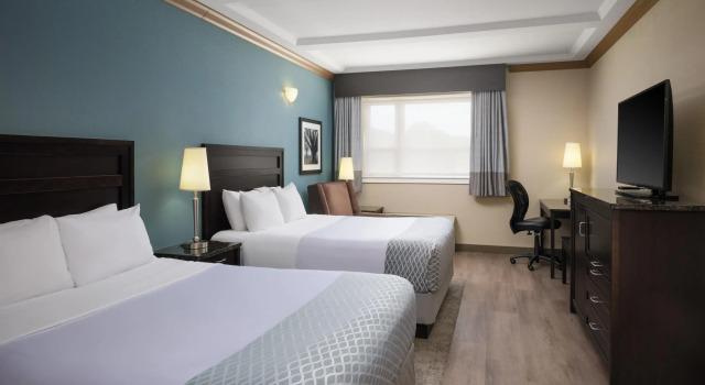 Четырёхместный номер Standard Best Western Plus Kamloops Hotel