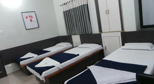 Трёхместный номер Standard Hotel Royal Residency Executive