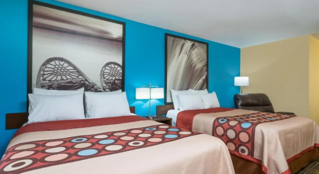 Четырёхместный номер Deluxe Super 8 by Wyndham Rochester Mayo Clinic Area