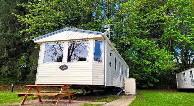 "Rosie" at Lower Hyde, Isle of Wight - Kingsgate 57, Book Hotel Hoteller i Shanklin med pool, Swimmingpool