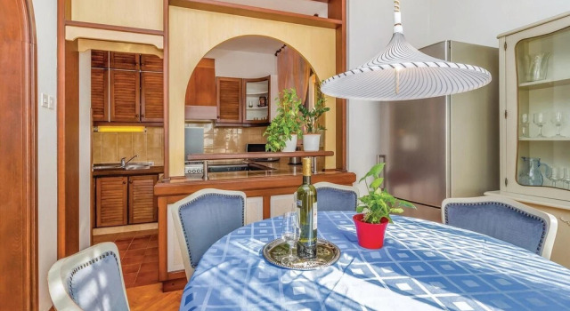 Stunning Home in Novi Vinodolski With Wifi and 3 Bedrooms, Забронировать Отель Отели Приморско-Горанской жупания с парковкой, Парковка