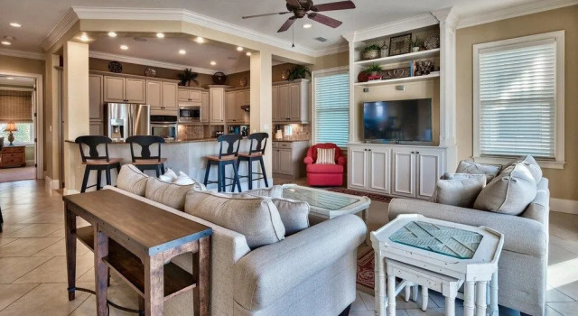 Slice of Paradise, Rezerwuj Hotel Hotele w Emerald Coast z parkingiem, Parking