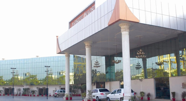Hotel Mansarover Paradise, Забронировать Отель Отели Морадабад с завтраком, Завтраки